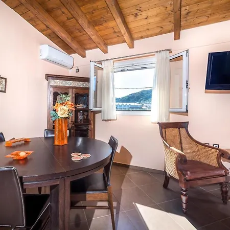 La Pari's Lejlighedshotel Argassi